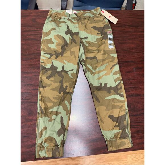 NWT Levi’s Camouflage Jet Set Taper Zipper Leg Joggers Size Small - Picture 2 of 13